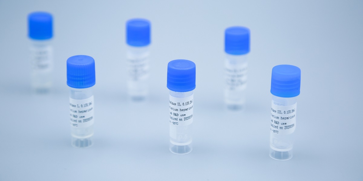 Heparinases for analysis of heprain